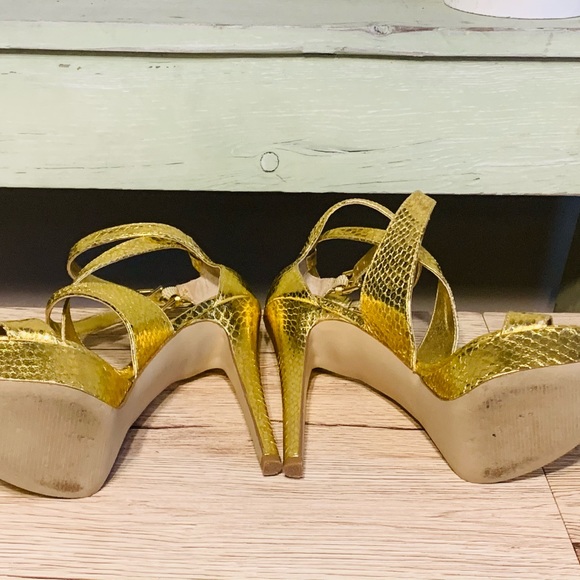 Nine West size 7 1/2 gold - Picture 5 of 9